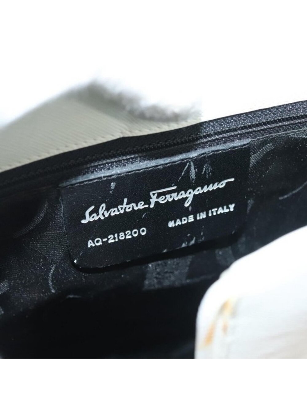 Authentic Salvatore Ferragamo Shoulder Bag Leather White Silver - Picture 3 of 16
